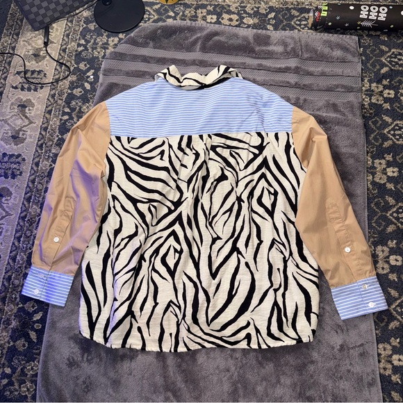 Entro “Wild Out Here” Women’s Button-Up Blouse Like New Size M - Picture 8 of 9